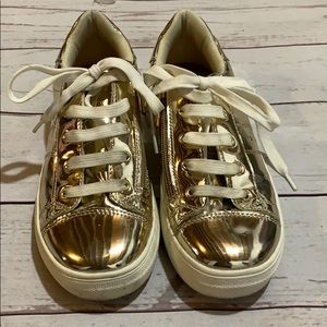 Girls gold tennis shoes size 3